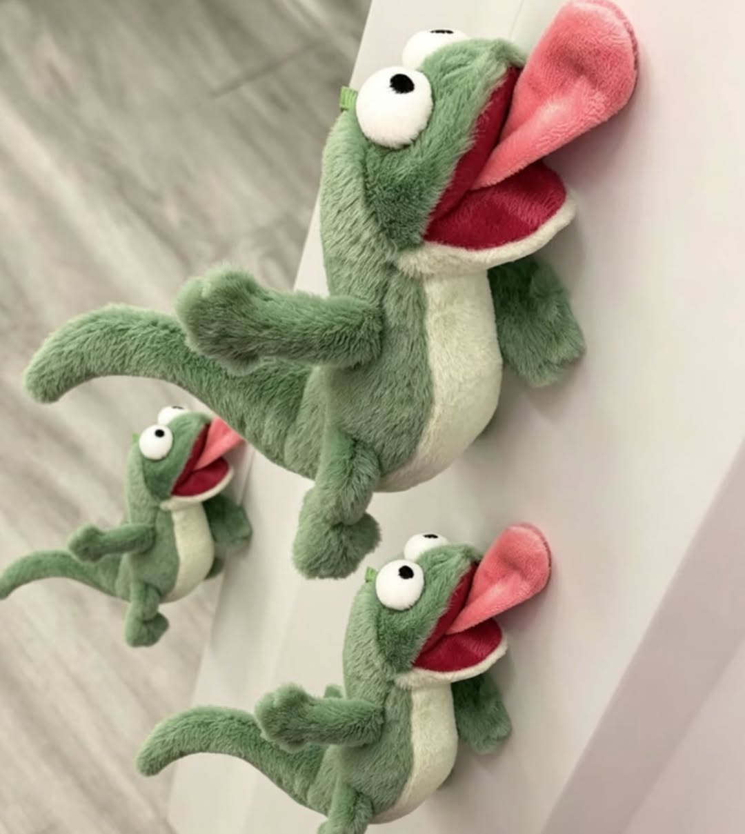 Magnetic Tongue Lizard Plush – Funny Sticky Buddy That Grabs Anything